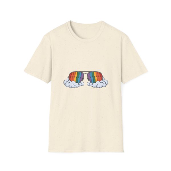 Tshirt LGBTQ+ lunettes de soleil arc-en-ciel avec nuages sur fond noir design stylé et éclatant pour célébrer la diversité LGBTQ+ t-shirt - Image 37