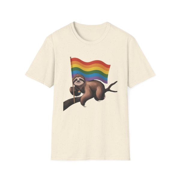 Tshirt Drapeau LGBT paresseux tenant un drapeau arc-en-ciel sur une branche design amusant et coloré pour sensibilisation LGBTQ+ t-shirt - Image 37