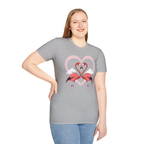 Tshirt LGBTQ+ flamants roses formant un coeur design symbolique et symbolique pour célébrer l'amour et la diversité LGBTQ+ shirt t-shirt - Image 29