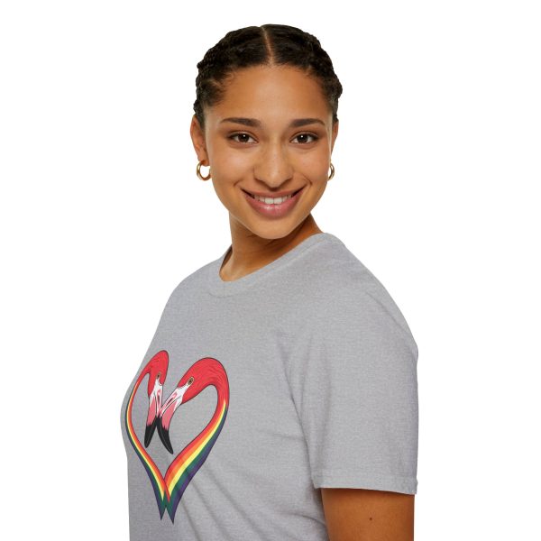 Tshirt LGBT+ flamants roses formant un coeur design symbolique pour célébration de l'amour et fierté LGBTQ+ et diversité shirt t-shirt - Image 33