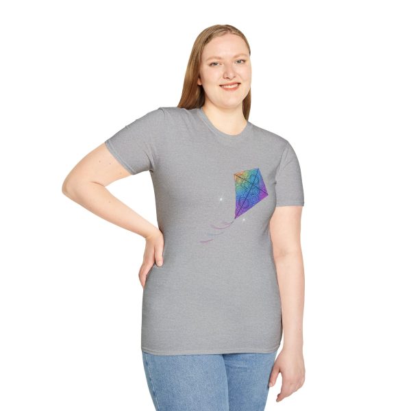 Tshirt Drapeau LGBT cerf-volant coloré volant dans la nuit design symbolique pour célébrer la liberté et la fierté LGBTQ+ shirt t-shirt - Image 29