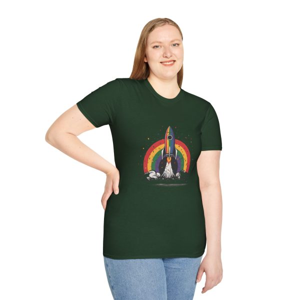 Tshirt LGBT+ fusée avec arc-en-ciel en arrière-plan design futuriste et coloré pour fierté et soutien à la communauté LGBTQ+ shirt t-shirt - Image 77