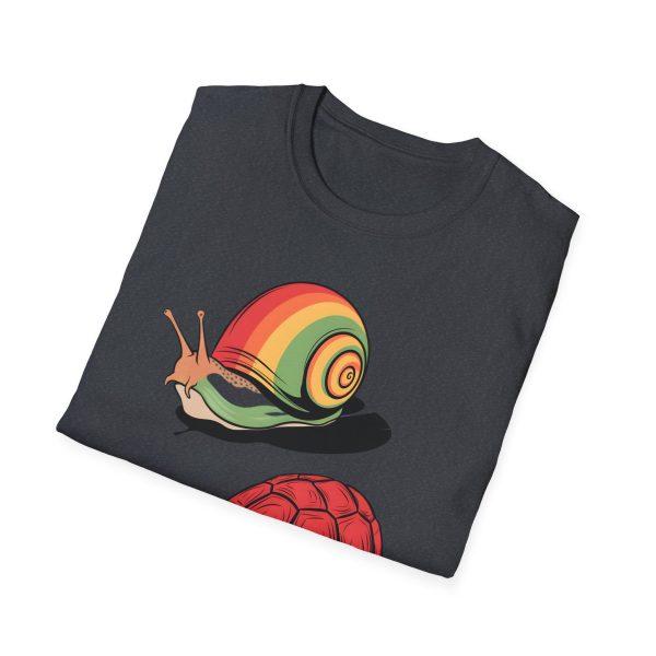 Tshirt Drapeau LGBT escargot et tortue sur fond noir design amusant pour sensibilisation et soutien à la diversité LGBTQ+ shirt t-shirt - Image 4