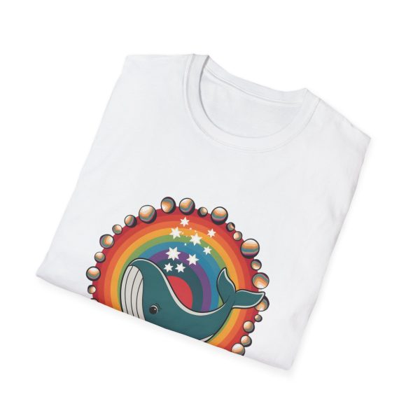 Tshirt LGBT+ baleine avec un arc-en-ciel en arrière-plan design magique et coloré pour sensibilisation et inclusion LGBTQ+ shirt t-shirt - Image 16