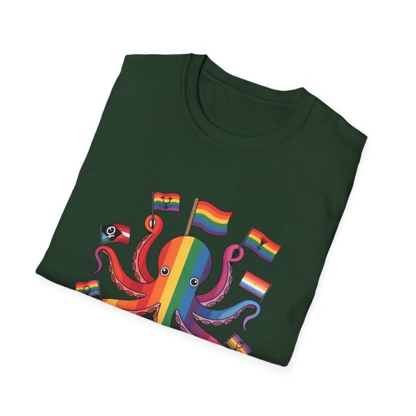 Tshirt Drapeau LGBT pieuvre tenant un drapeau arc-en-ciel et d'autres drapeaux design coloré et amusant pour célébrer LGBTQ+ shirt t-shirt - Image 76