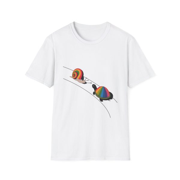 Tshirt Drapeau LGBT escargot avec coquille arc-en-ciel sur fond noir design stylé et vibrant pour sensibilisation LGBTQ+ shirt t-shirt - Image 13