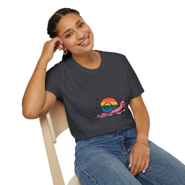 Tshirt Drapeau LGBT escargot avec coquille arc-en-ciel design amusant et coloré pour sensibilisation LGBTQ+ et fierté shirt t-shirt - Image 10