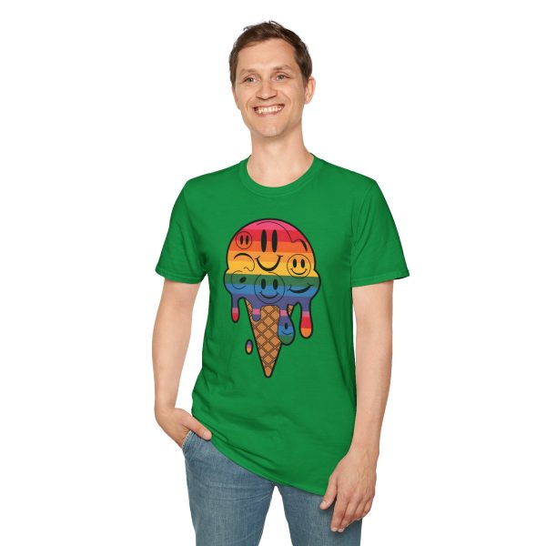 Tshirt LGBT+ cônes de glace avec visages souriants design amusant et mignon pour sensibilisation à la diversité et inclusion LGBTQ+ t-shirt - Image 91