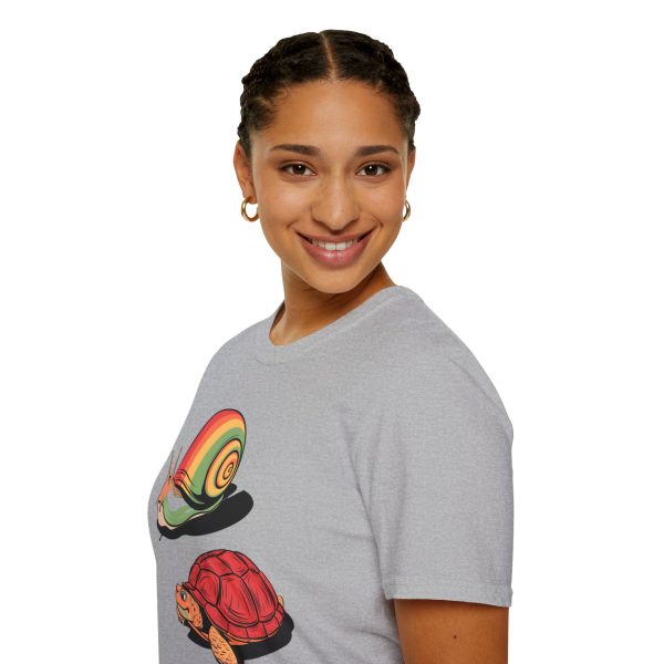 Tshirt Drapeau LGBT escargot et tortue sur fond noir design amusant pour sensibilisation et soutien à la diversité LGBTQ+ shirt t-shirt - Image 33