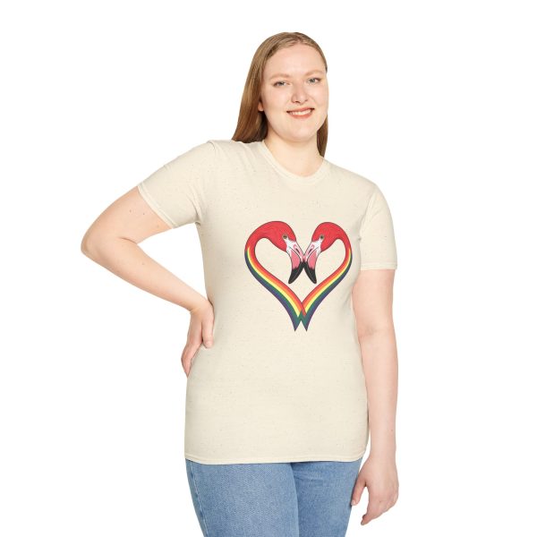 Tshirt LGBT+ flamants roses formant un coeur design symbolique pour célébration de l'amour et fierté LGBTQ+ et diversité shirt t-shirt - Image 41