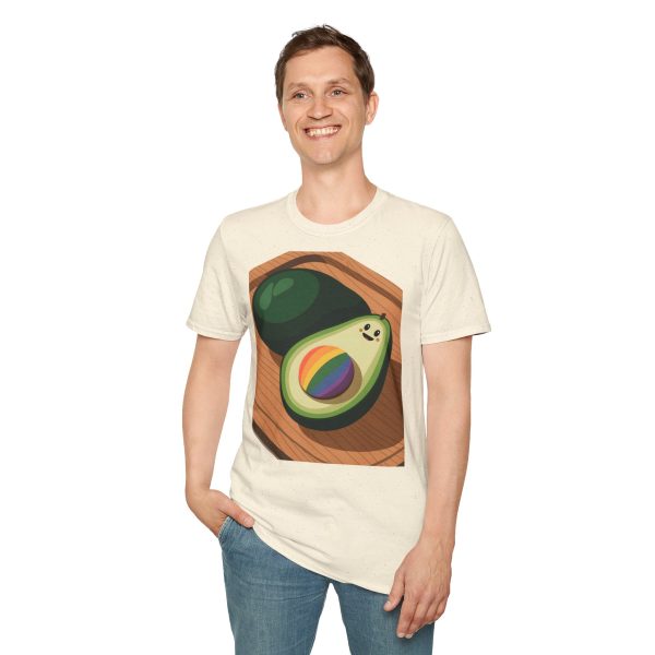 Tshirt Drapeau LGBT avocat sur planche à découper avec arc-en-ciel design original et coloré pour soutien à la communauté LGBTQ+ t-shirt - Image 43