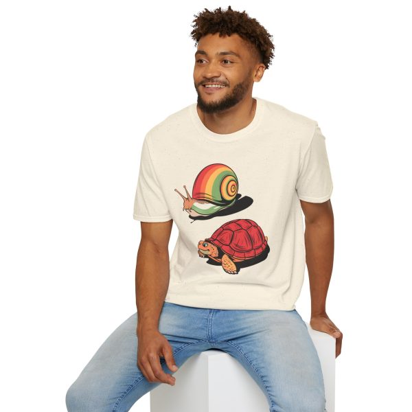 Tshirt Drapeau LGBT escargot et tortue sur fond noir design amusant pour sensibilisation et soutien à la diversité LGBTQ+ shirt t-shirt - Image 48