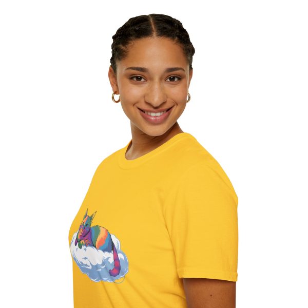 Tshirt Drapeau LGBT chat allongé sur un nuage design mignon et poétique pour sensibilisation et inclusion LGBTQ+ shirt t-shirt - Image 57