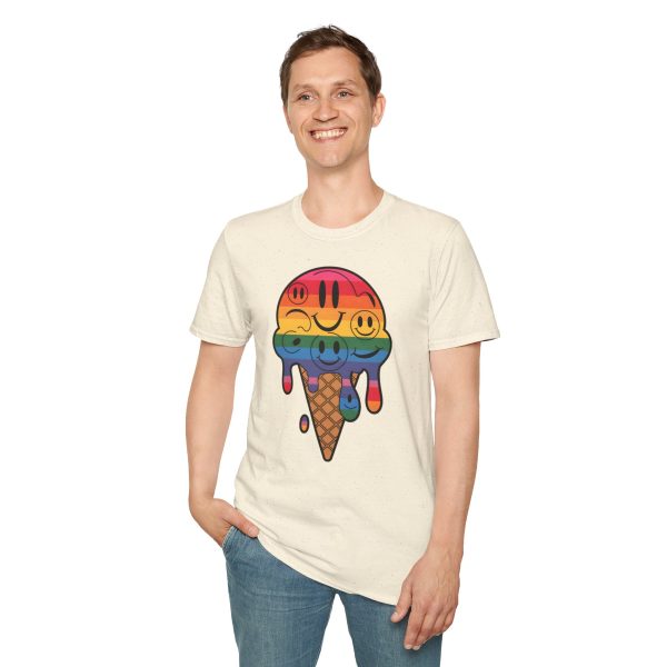 Tshirt LGBT+ cônes de glace avec visages souriants design amusant et mignon pour sensibilisation à la diversité et inclusion LGBTQ+ t-shirt - Image 43