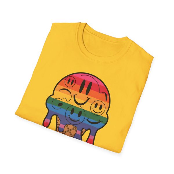 Tshirt LGBT+ cônes de glace avec visages souriants design amusant et mignon pour sensibilisation à la diversité et inclusion LGBTQ+ t-shirt - Image 52