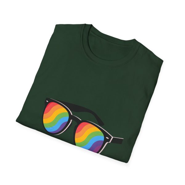 Tshirt LGBT+ lunettes de soleil arc-en-ciel sur fond noir design éclatant pour célébrer la fierté et diversité LGBTQ+ shirt t-shirt - Image 76