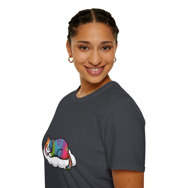 Tshirt LGBTQ+ chat allongé sur un nuage design mignon et apaisant pour célébrer l'amour et la diversité dans la communauté LGBTQ+ t-shirt - Image 9