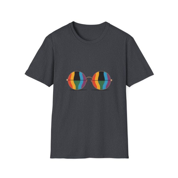 Tshirt Drapeau LGBT paire de lunettes sur fond noir design stylé et vibrant pour sensibilisation et soutien LGBTQ+ shirt t-shirt