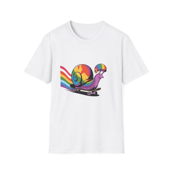 Tshirt LGBT+ escargot sur un skateboard avec roue arc-en-ciel design amusant et coloré pour célébrer la fierté LGBTQ+ shirt t-shirt - Image 13