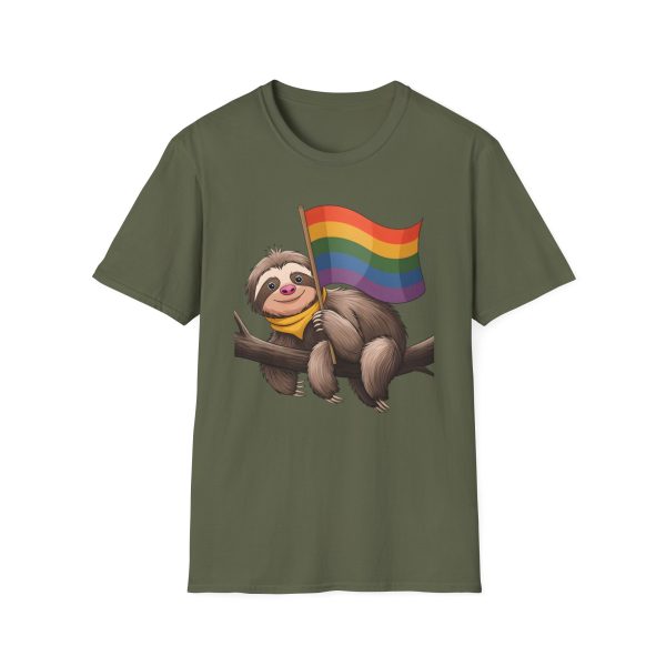 Tshirt Drapeau LGBT paresseux tenant un drapeau arc-en-ciel sur une branche design amusant pour soutien et sensibilisation LGBTQ+ t-shirt - Image 61