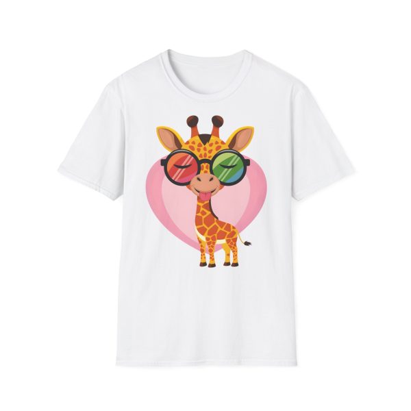 Tshirt LGBT+ girafe avec lunettes et coeur illustration colorée et amusante pour sensibilisation et soutien LGBTQ+ shirt t-shirt - Image 13