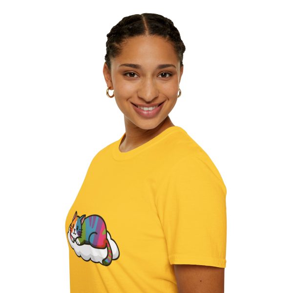 Tshirt LGBTQ+ chat allongé sur un nuage design mignon et apaisant pour célébrer l'amour et la diversité dans la communauté LGBTQ+ t-shirt - Image 57