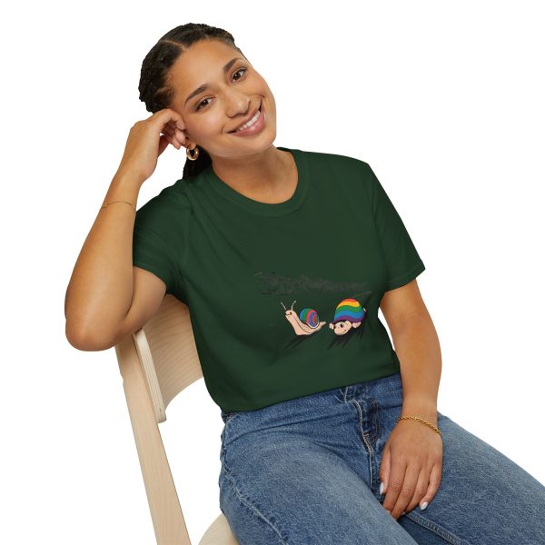 Tshirt LGBTQ+ deux escargots superposés design amusant pour célébrer la fierté et l'inclusion dans la communauté LGBT+ shirt t-shirt - Image 82