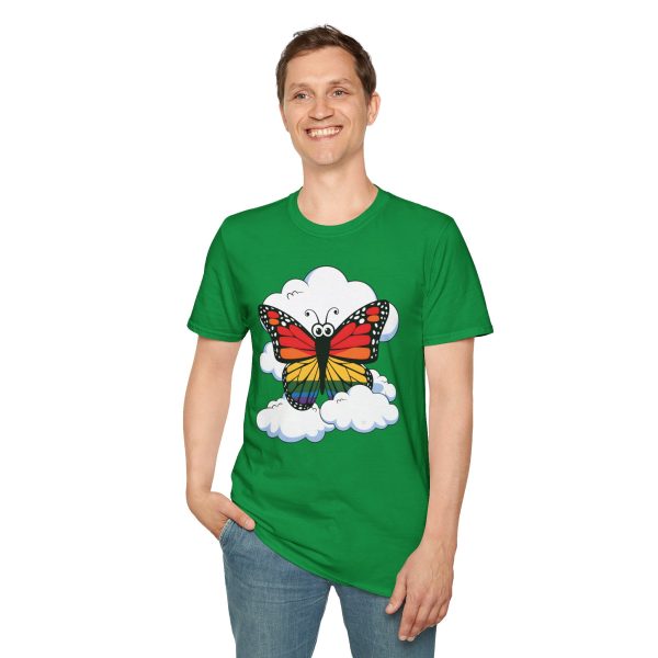 Tshirt Drapeau LGBT papillon assis sur un nuage dans le ciel design poétique et coloré pour sensibilisation et fierté LGBTQ+ shirt t-shirt - Image 91