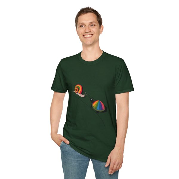 Tshirt Drapeau LGBT escargot avec coquille arc-en-ciel sur fond noir design stylé et vibrant pour sensibilisation LGBTQ+ shirt t-shirt - Image 79