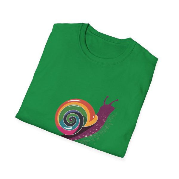 Tshirt Drapeau LGBT escargot assis sur un flocon de neige design mignon et coloré pour sensibilisation à la diversité LGBTQ+ shirt t-shirt - Image 88