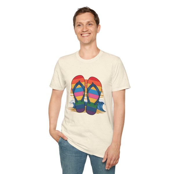 Tshirt LGBTQ+ tongs sur la plage design décontracté et estival pour célébrer la fierté et la diversité LGBTQ+ shirt t-shirt - Image 43