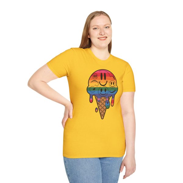 Tshirt LGBT+ cônes de glace avec visages souriants design amusant et mignon pour sensibilisation à la diversité et inclusion LGBTQ+ t-shirt - Image 53