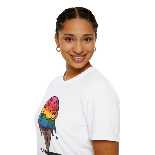 Tshirt Drapeau LGBT glace arc-en-ciel avec visages souriants design ludique et coloré pour célébrer la diversité et inclusion LGBTQ+ t-shirt - Image 21