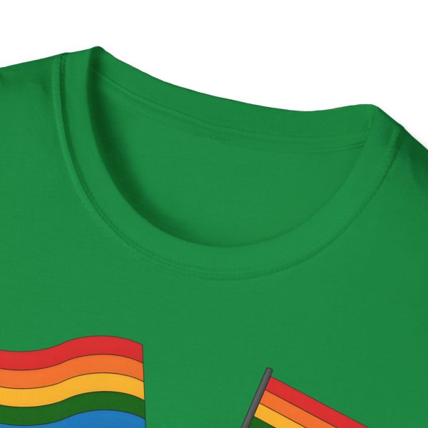 Tshirt LGBTQ+ pieuvre tenant un drapeau arc-en-ciel sur un rocher design vibrant et stylé pour sensibilisation et inclusion LGBTQ+ t-shirt - Image 87