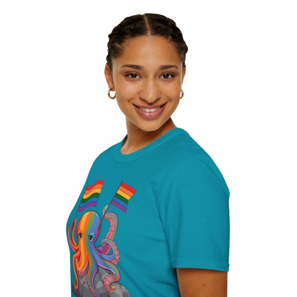 Tshirt LGBTQ+ pieuvre tenant un drapeau arc-en-ciel sur un rocher design vibrant et stylé pour sensibilisation et inclusion LGBTQ+ t-shirt - Image 105