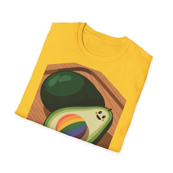 Tshirt Drapeau LGBT avocat sur planche à découper avec arc-en-ciel design original et coloré pour soutien à la communauté LGBTQ+ t-shirt - Image 52