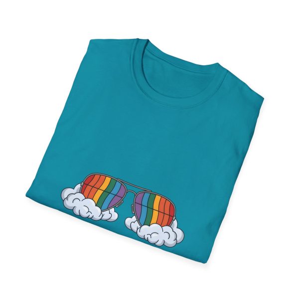 Tshirt LGBTQ+ lunettes de soleil arc-en-ciel avec nuages sur fond noir design stylé et éclatant pour célébrer la diversité LGBTQ+ t-shirt - Image 100