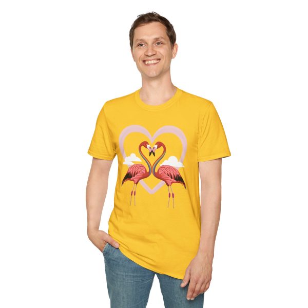 Tshirt LGBTQ+ flamants roses formant un coeur design symbolique et symbolique pour célébrer l'amour et la diversité LGBTQ+ shirt t-shirt - Image 55