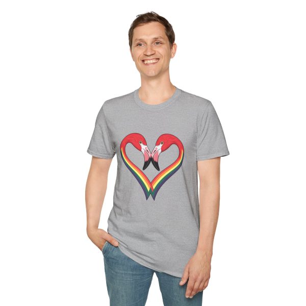 Tshirt LGBT+ flamants roses formant un coeur design symbolique pour célébration de l'amour et fierté LGBTQ+ et diversité shirt t-shirt - Image 31