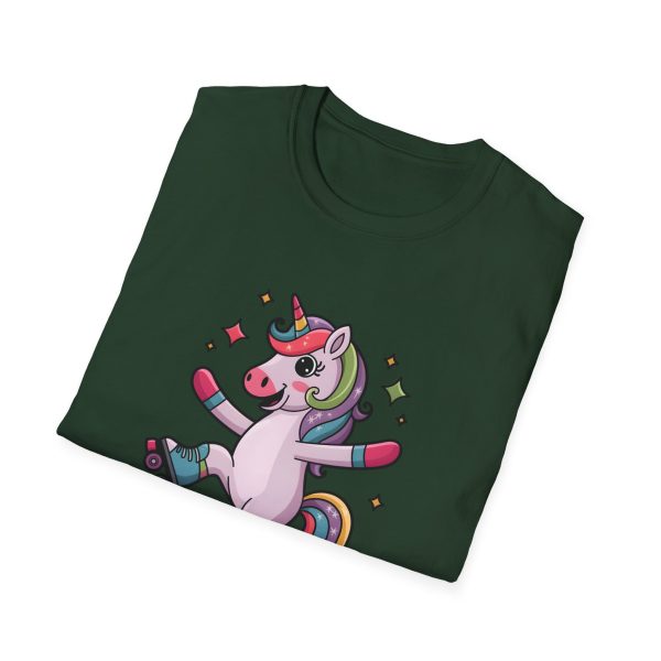 Tshirt LGBTQ+ licorne en skateboard sur fond noir design cool et coloré pour soutien à la fierté et diversité de la communauté LGBT+ t-shirt - Image 76