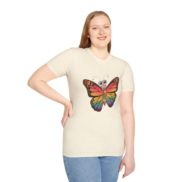 Tshirt LGBTQ+ papillon coloré avec grands yeux sur fond noir design vibrant et amusant pour célébrer la diversité LGBTQ+ shirt t-shirt - Image 41