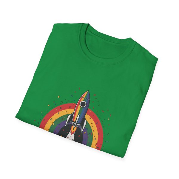 Tshirt LGBT+ fusée avec arc-en-ciel en arrière-plan design futuriste et coloré pour fierté et soutien à la communauté LGBTQ+ shirt t-shirt - Image 88