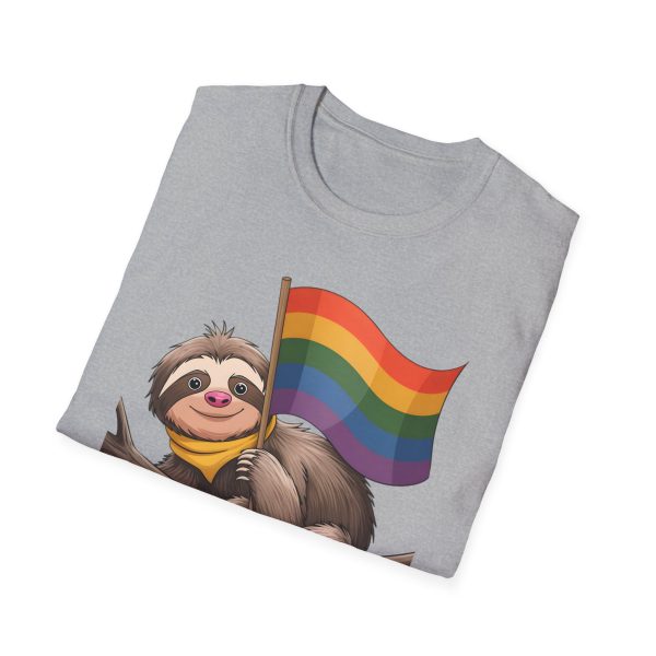 Tshirt Drapeau LGBT paresseux tenant un drapeau arc-en-ciel sur une branche design amusant pour soutien et sensibilisation LGBTQ+ t-shirt - Image 28