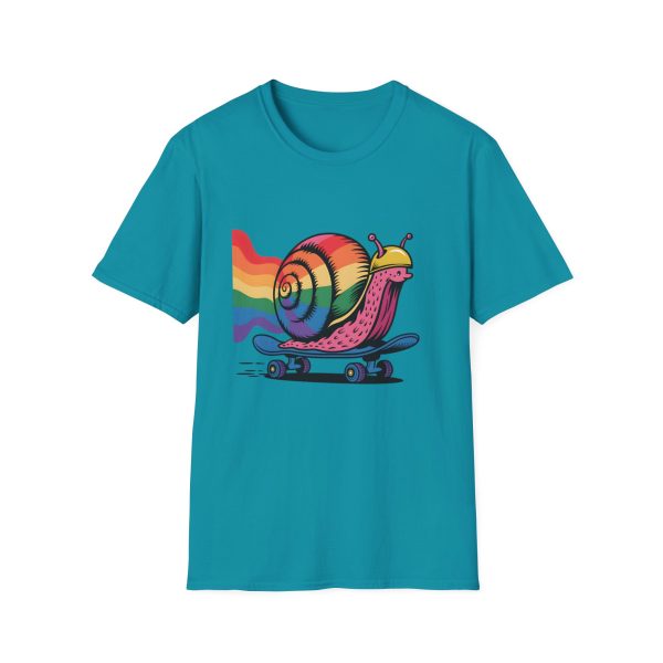 Tshirt LGBTQ+ escargot en skateboard avec fond arc-en-ciel design ludique et vibrant pour célébrer la fierté et inclusion LGBTQ+ t-shirt - Image 97