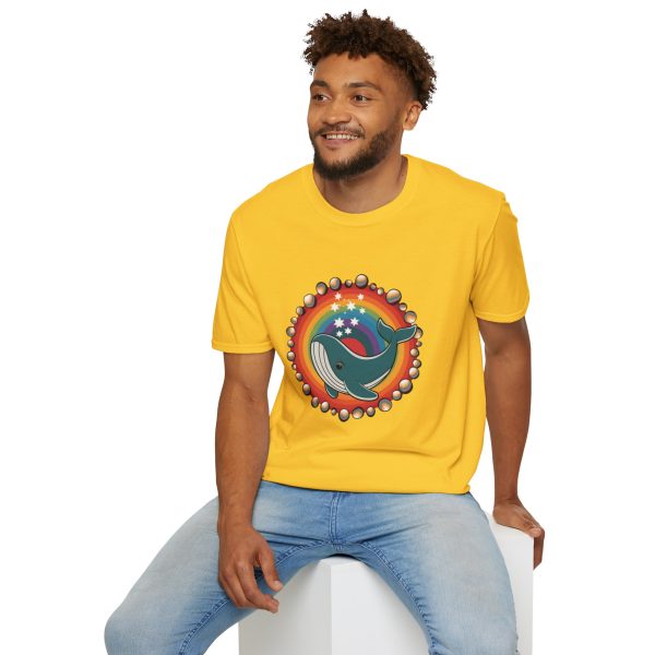 Tshirt LGBT+ baleine avec un arc-en-ciel en arrière-plan design magique et coloré pour sensibilisation et inclusion LGBTQ+ shirt t-shirt - Image 60