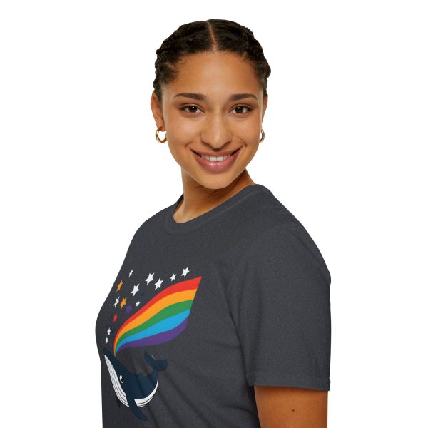 Tshirt LGBTQ+ baleine avec arc-en-ciel et étoiles design magique et coloré pour soutenir la diversité et inclusion LGBTQ+ shirt t-shirt - Image 9