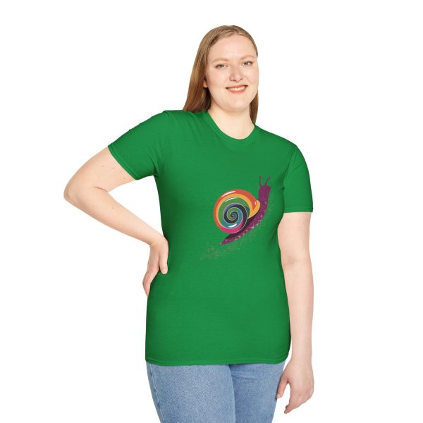 Tshirt Drapeau LGBT escargot assis sur un flocon de neige design mignon et coloré pour sensibilisation à la diversité LGBTQ+ shirt t-shirt - Image 89