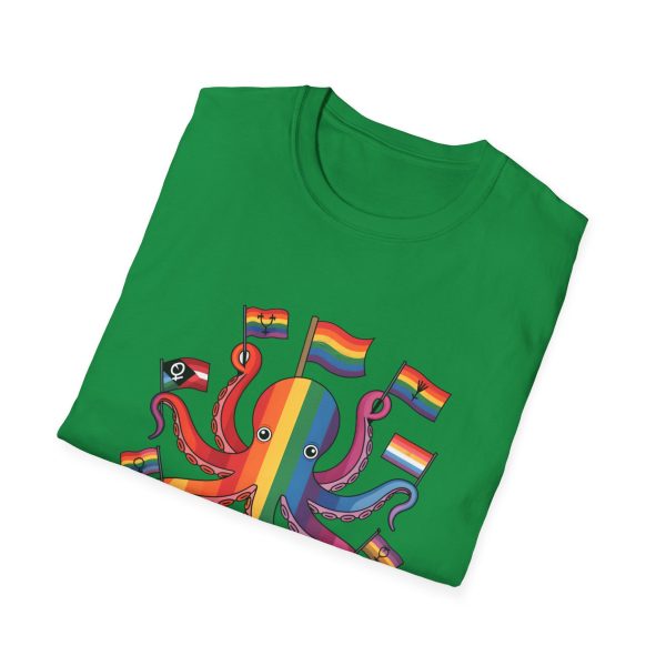 Tshirt Drapeau LGBT pieuvre tenant un drapeau arc-en-ciel et d'autres drapeaux design coloré et amusant pour célébrer LGBTQ+ shirt t-shirt - Image 88