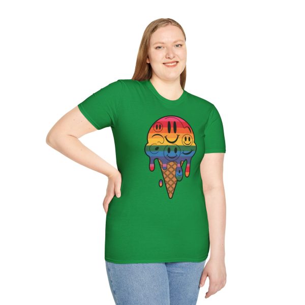 Tshirt LGBT+ cônes de glace avec visages souriants design amusant et mignon pour sensibilisation à la diversité et inclusion LGBTQ+ t-shirt - Image 89