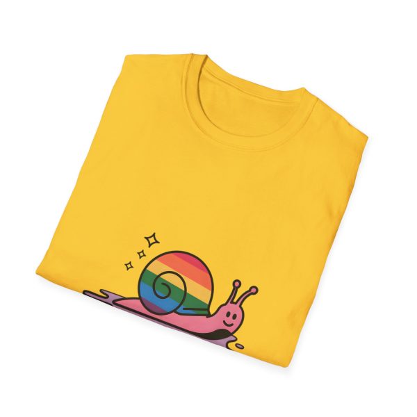 Tshirt Drapeau LGBT escargot avec coquille arc-en-ciel design amusant et coloré pour sensibilisation LGBTQ+ et fierté shirt t-shirt - Image 52